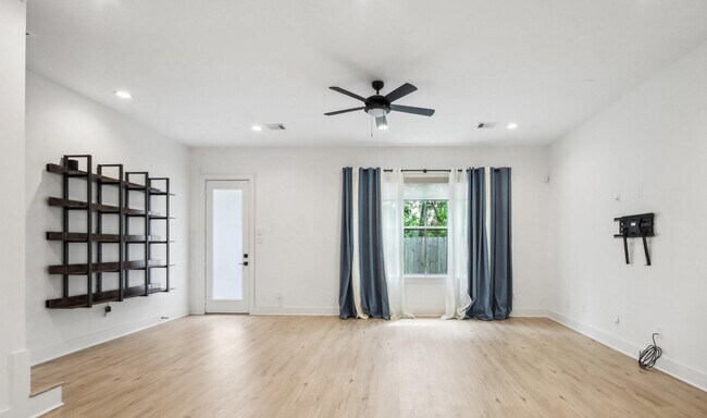 Foto del edificio - 6424 Highland Pine Ln