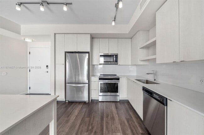 Foto del edificio - 555 NE 8th St
