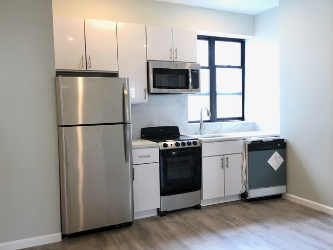 Building Photo - 622 W 136th St