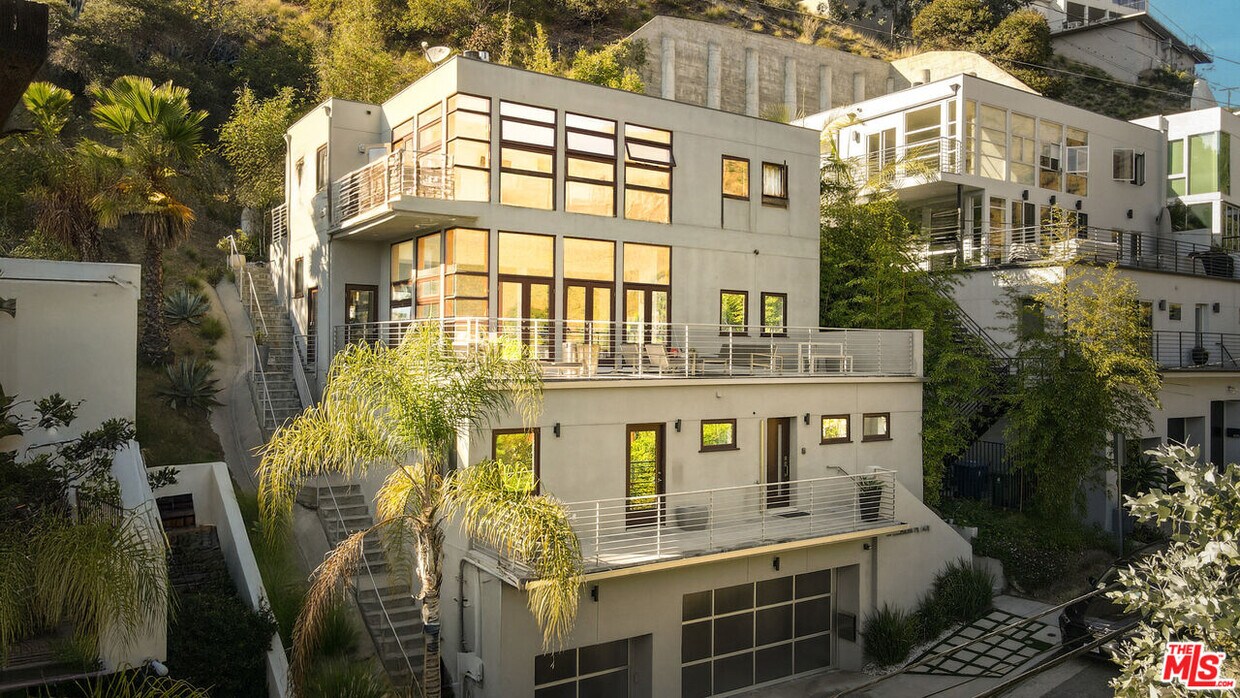 Foto principal - 1929 N Curson Ave