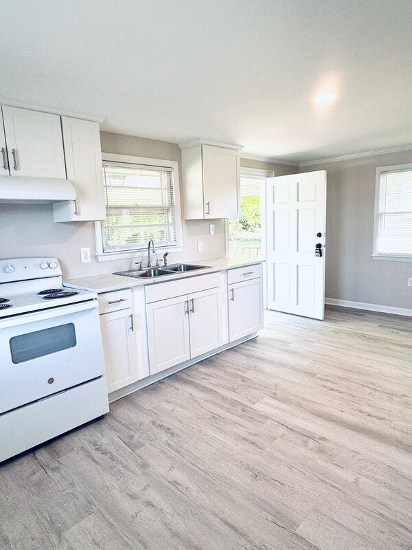 Foto principal - 126 S Brightleaf Blvd