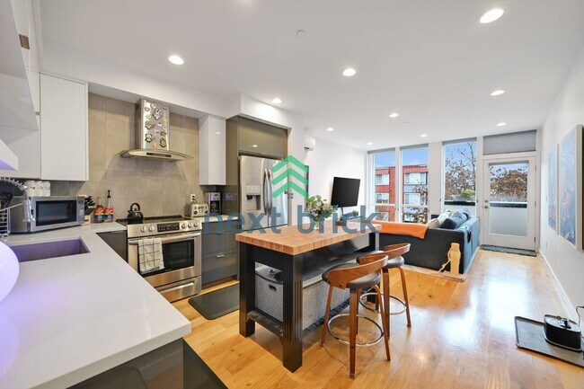 Foto del edificio - Charming 2-Bedroom Townhouse with 2.5 Baths and Spacious 1,510 Sq Ft in Seattle's Vibrant Neighbo...