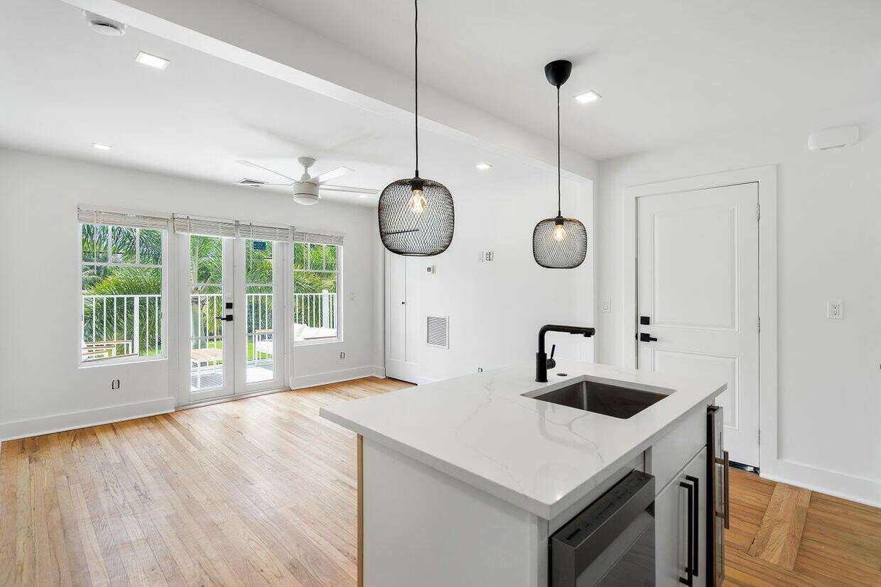Foto principal - 401 NE 2nd Ave