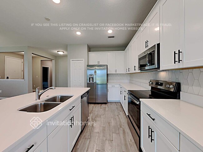 Foto del edificio - 8554 Starlight Loop