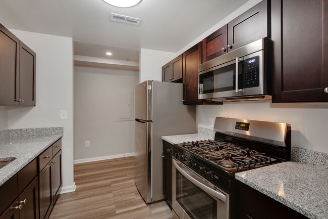 Building Photo - Queens Ridge Apartments
