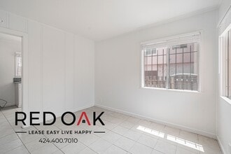 Building Photo - 1036 Chestnut Ave
