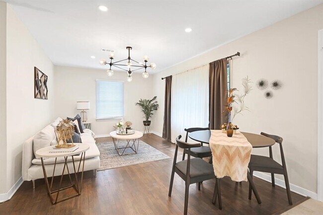 Foto del edificio - 1441 Murray Bay St