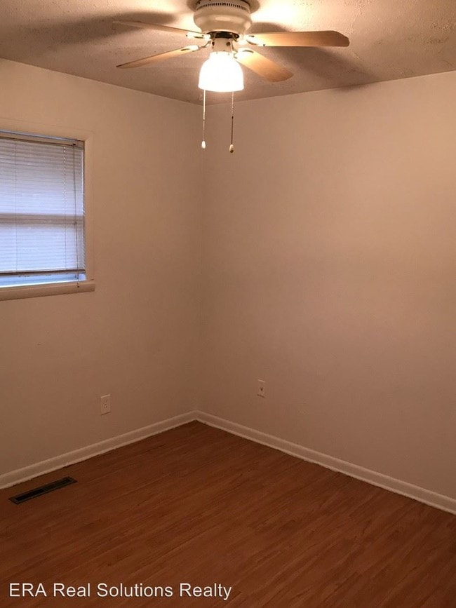 Building Photo - 3 br, 1 bath House - 1523 Burlington Avenue