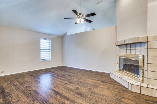 Building Photo - 638 Plumlee Pl