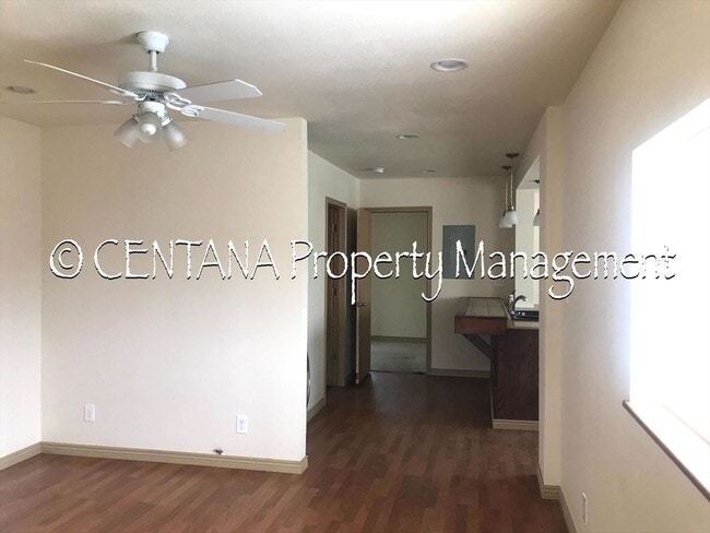 Building Photo - Cozy 2 bedroom Bungalow!