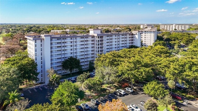 Foto del edificio - 605 Oaks Dr