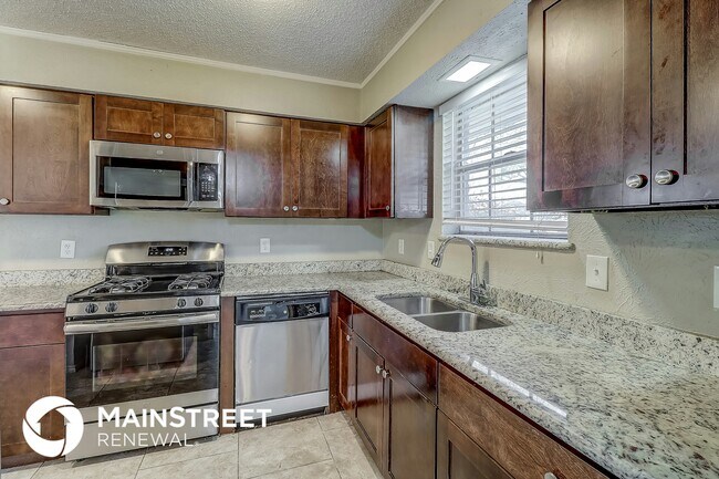 Building Photo - 1004 Birchwood Ln