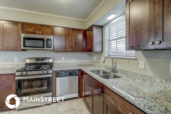 Foto del edificio - 1004 Birchwood Ln