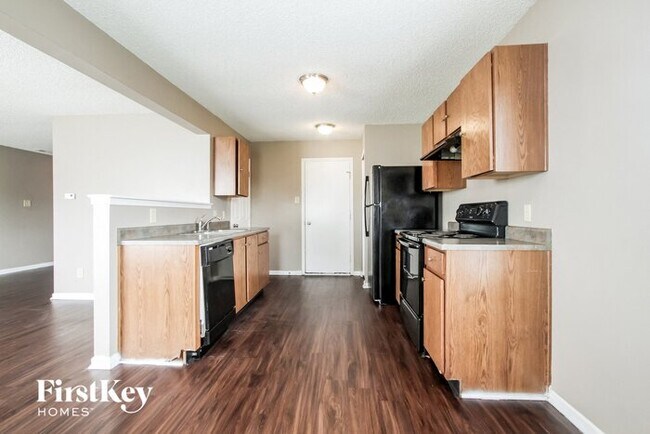 Foto del edificio - 7912 Puckett Ln