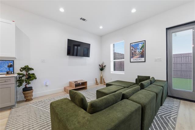 Foto del edificio - 2404 Merlin St