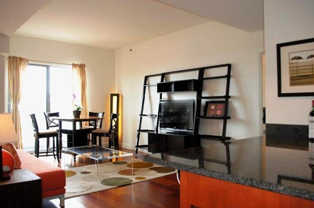 Foto principal - 17 Otis St