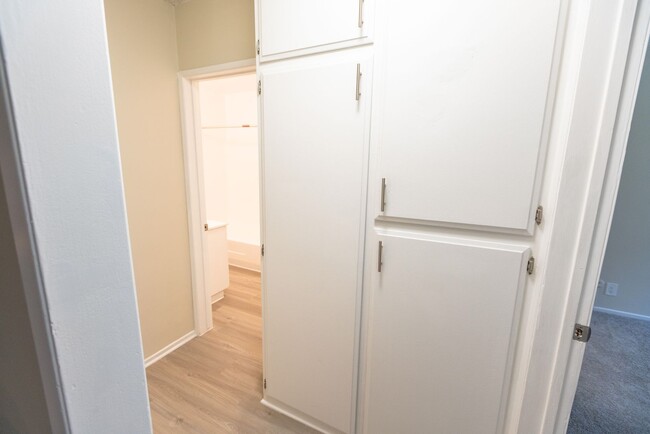 Interior Photo - 18400 Prairie Street