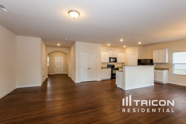 Building Photo - 1361 Waylon Ave