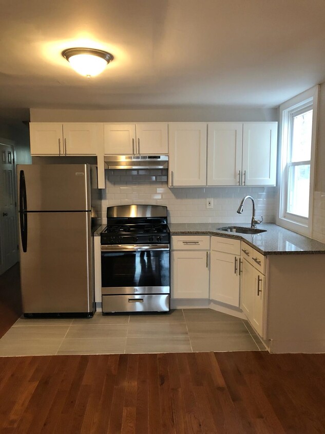 Primary Photo - 386 Chadwick Ave