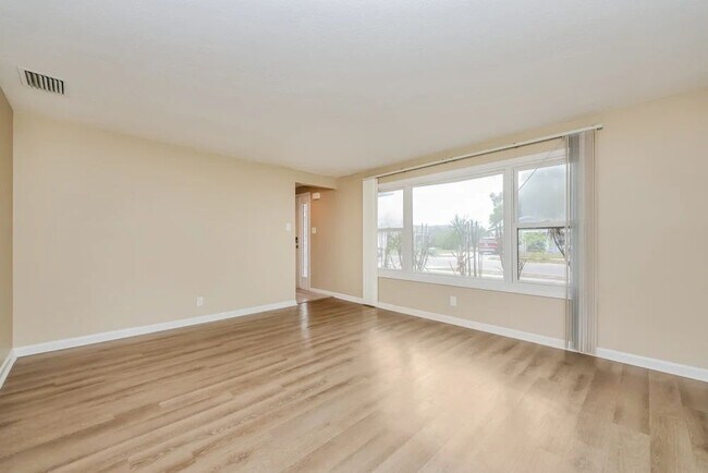 Foto del edificio - 1701 Village Ct