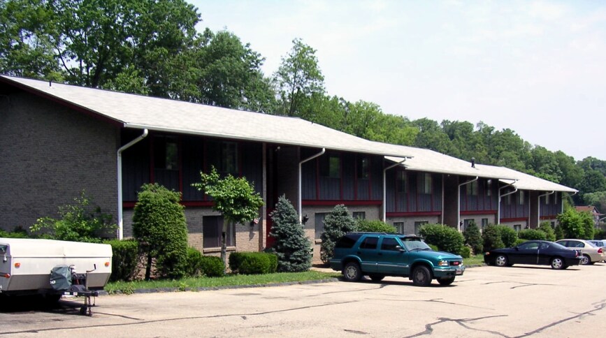 Edificio principal, vista al - 100-120 Penn Pleasant Dr