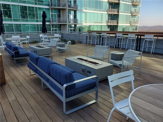 Foto del edificio - 943 Peachtree St NE