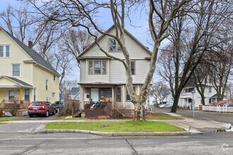 Building Photo - 142 Parsells Ave