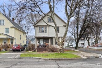 Building Photo - 142 Parsells Ave