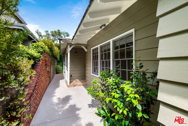 Building Photo - 8256 Tuscany Ave