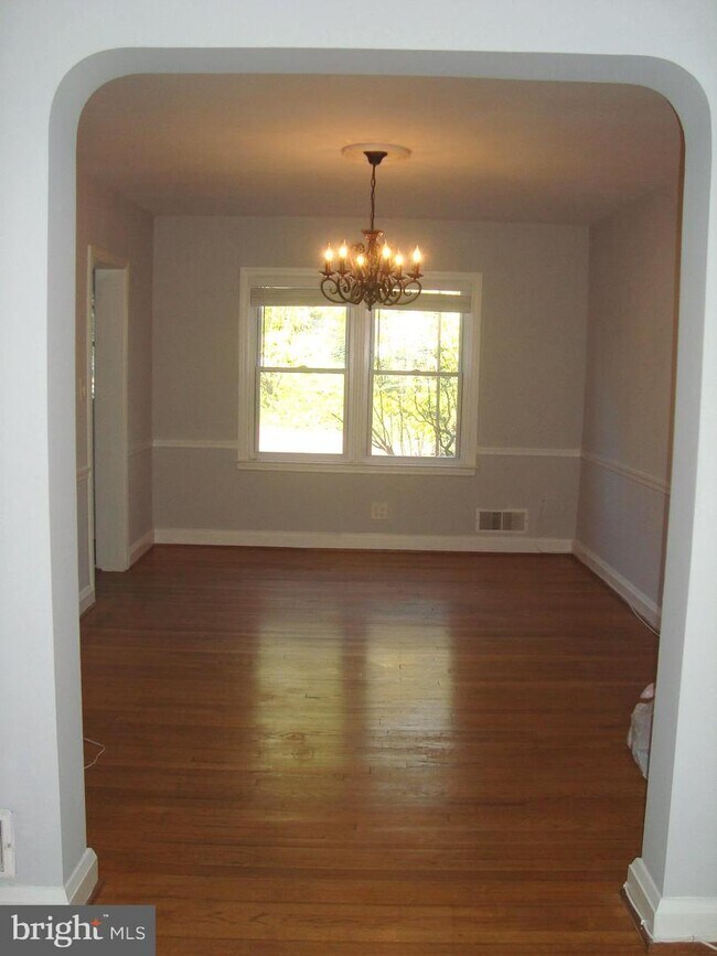 Building Photo - 848 Bosley Ave