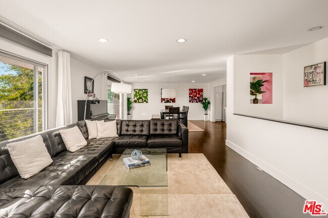 Foto del edificio - 2388 Kimridge Rd