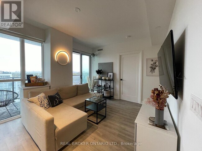 Photo du bâtiment - 2369 Danforth Ave