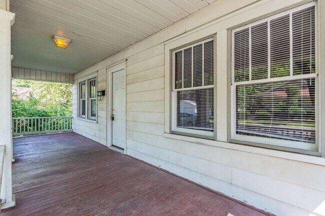 Foto del edificio - 209 E 12th St