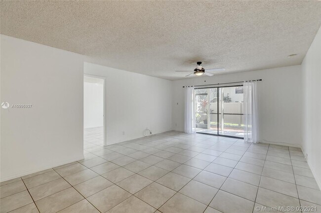 Foto del edificio - 134 S Cypress Rd