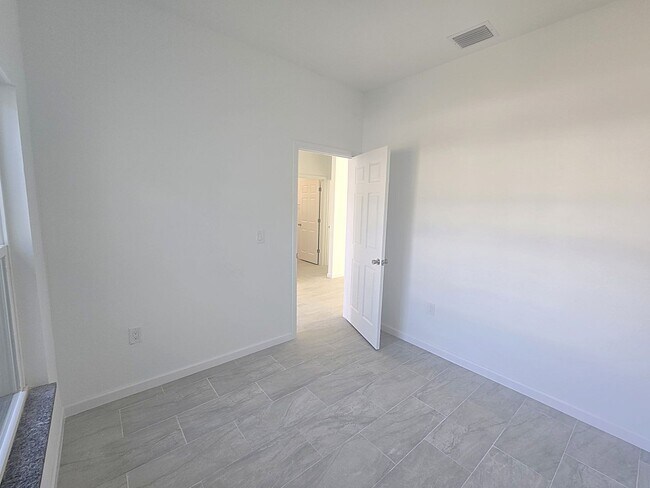 Foto del edificio - Brand new 4/2/2  House