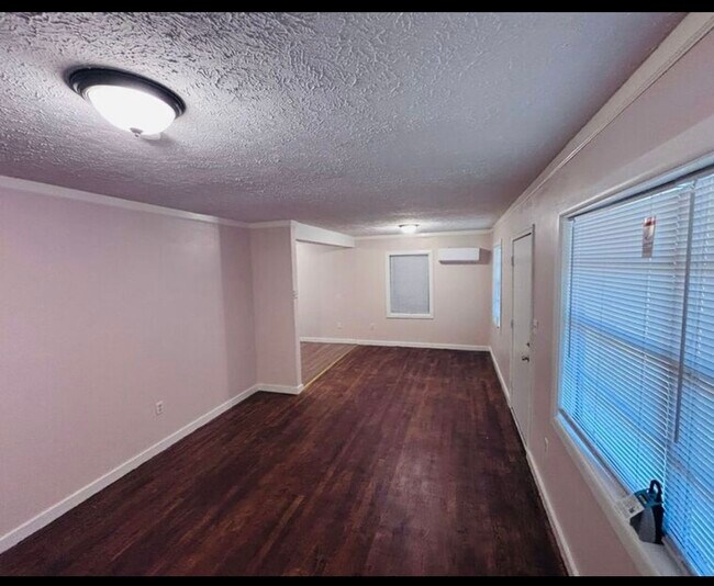 Foto del edificio - 5082 Lurline Dr