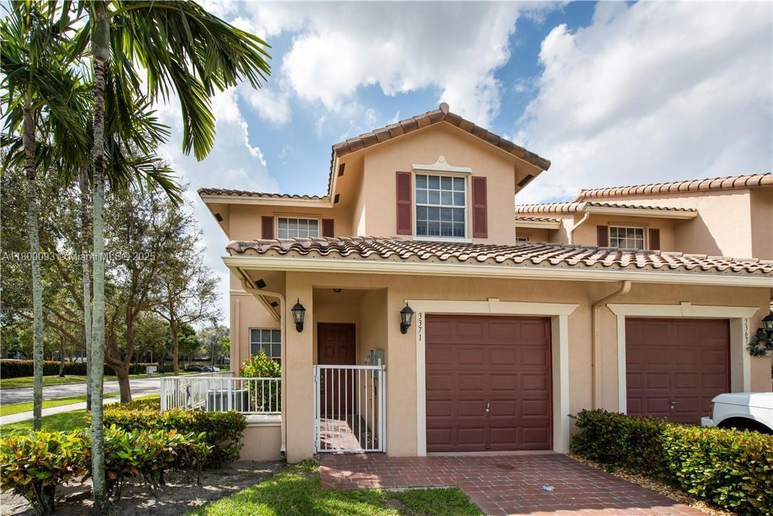 Foto principal - 3371 Lakeside Dr