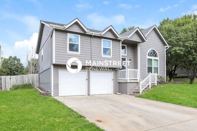 Building Photo - 4 Bedroom Pet-Friendly Home in De Soto, KS with Main Street Renewal