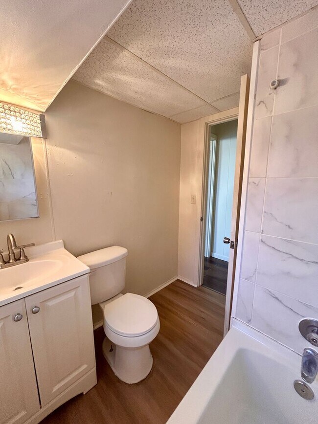 Foto del edificio - Bright 2-Bedroom Apartment in the Heart of Marietta