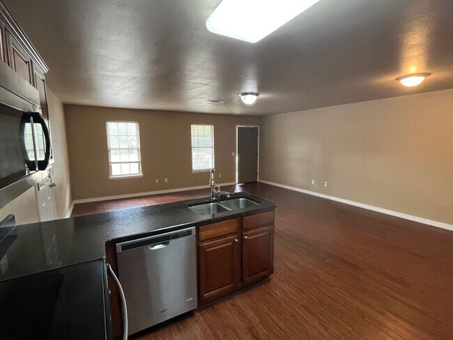 Building Photo - 918 Sequoyah Way