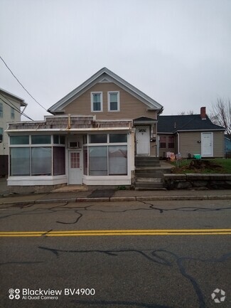 Building Photo - 107 School St