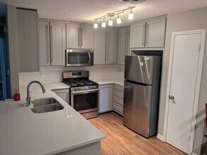 Building Photo - 2502 Charla Cir