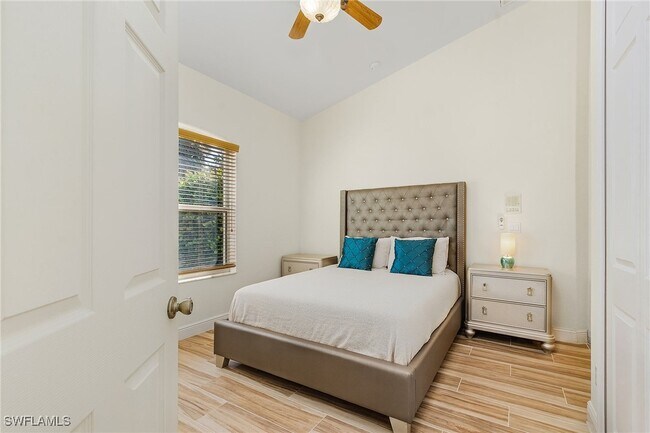 Foto del edificio - 247 SE 45th St