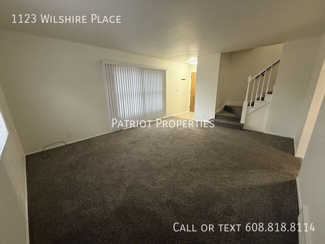 Foto del edificio - 3 Bed 1.5 Bath in Waukesha, WI