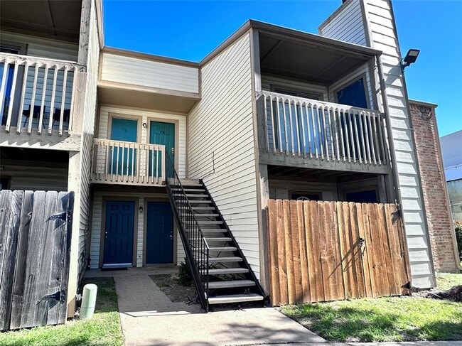 Building Photo - 2200 Cypress Landing Rd