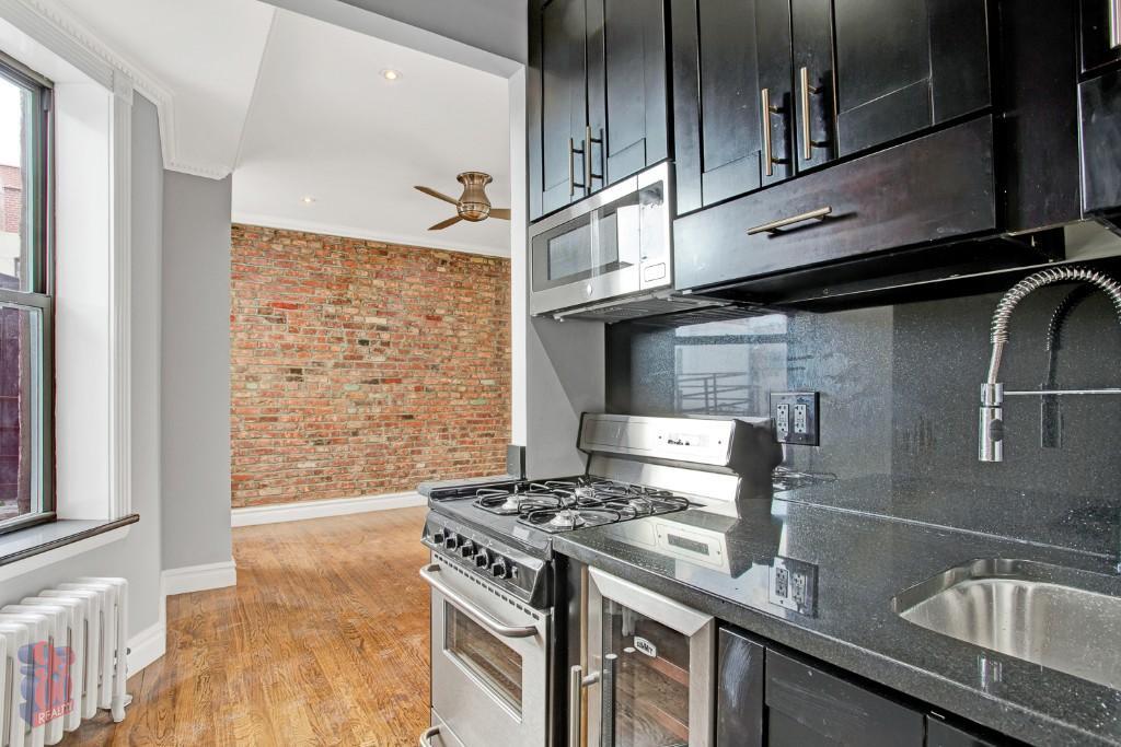 Primary Photo - 432 E 13th St