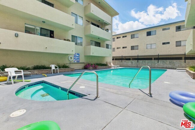 Building Photo - 5400 Lindley Ave