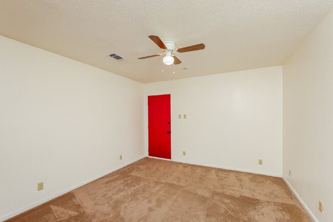 Building Photo - 534 Aspendale Dr