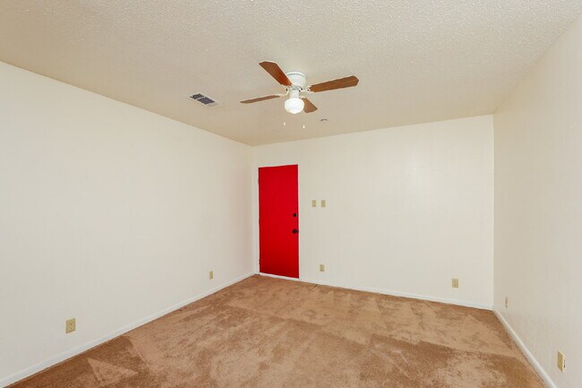 Foto del edificio - 534 Aspendale Dr