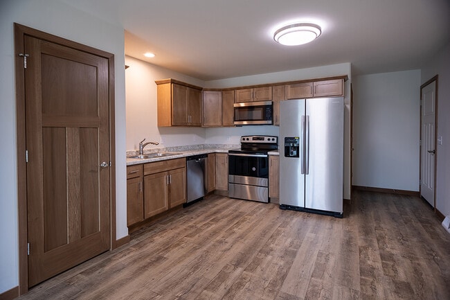 Building Photo - 925 Green Pastures Trl